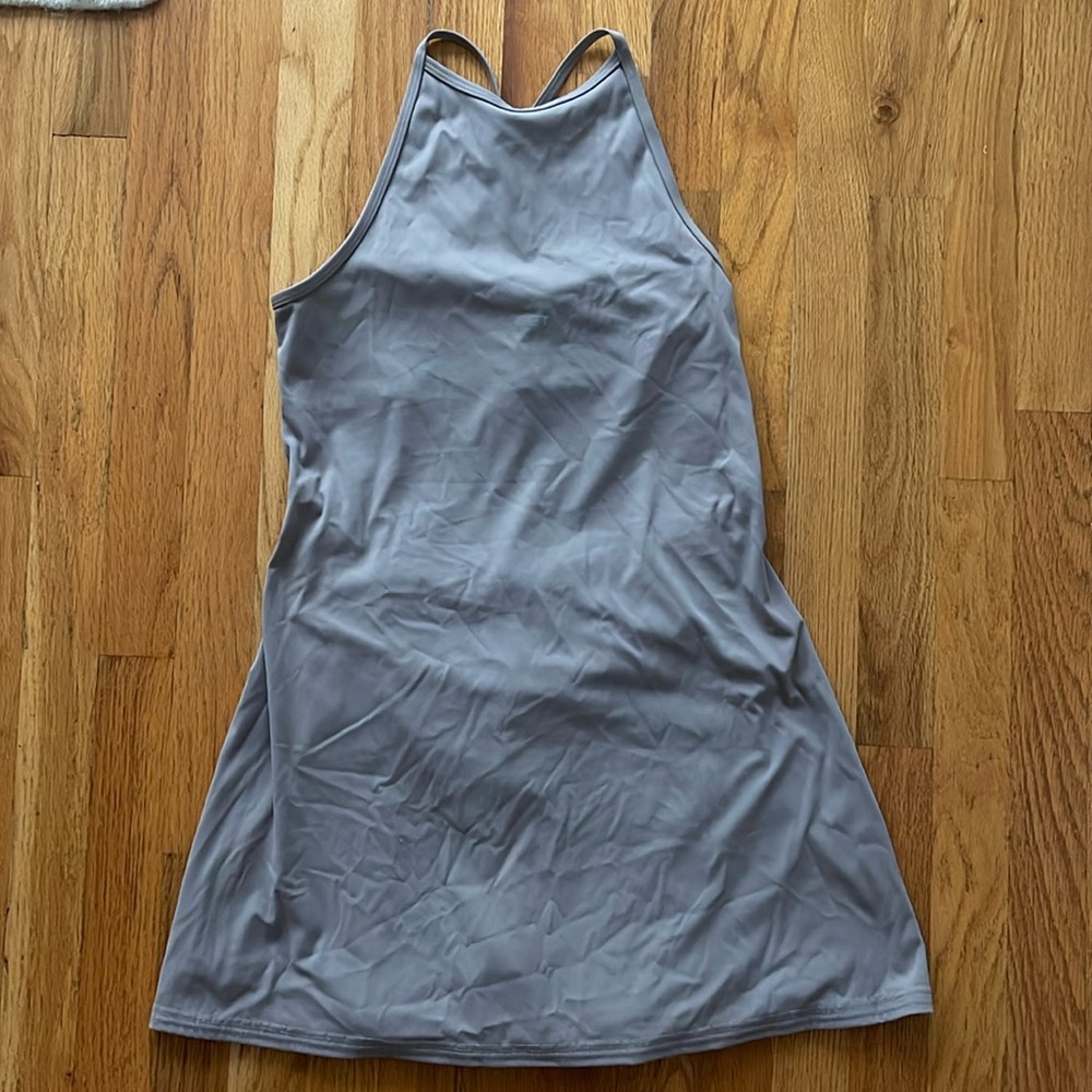 SET ACTIVE ATHLETIC OPEN BACK DRESS WORN 2 times perfect condition.